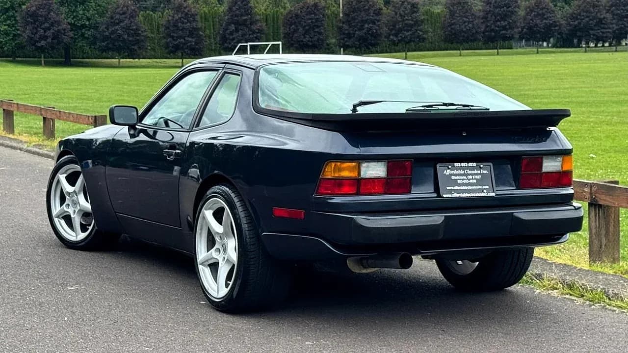 Автомобили Диего: от Porsche до Pontiac