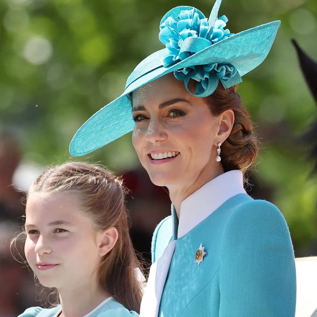 Мама и дочка в унисон: стиль Кейт и Шарлотты на Trooping the Colour 2025