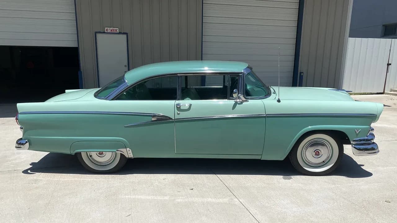 Ford Customline Victoria 1956 года — классика автопроизводства или цветочек для коллекционера?