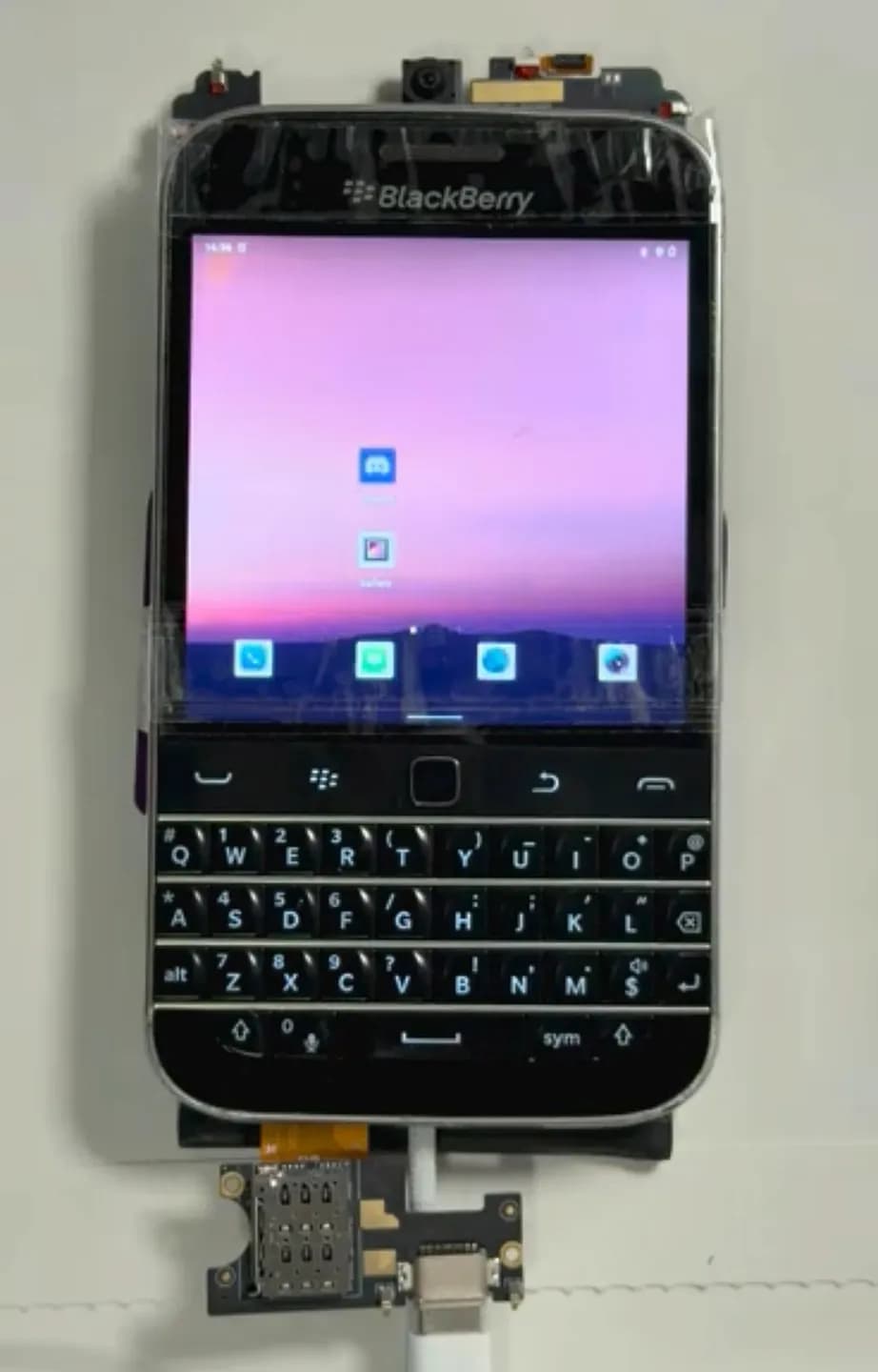 Возвращение легенды: BlackBerry Classic снова в продаже!