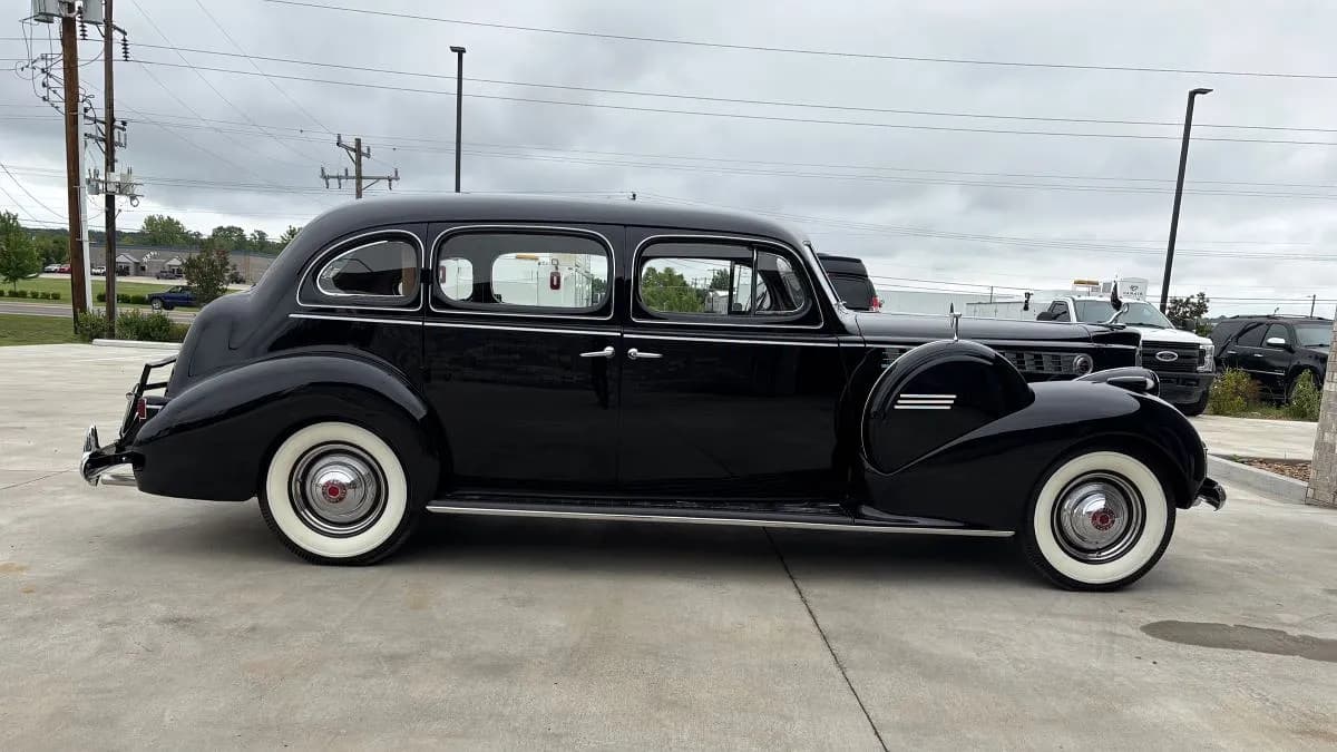 Свет в конце тоннеля: Packard Custom Super Eight 1940 года