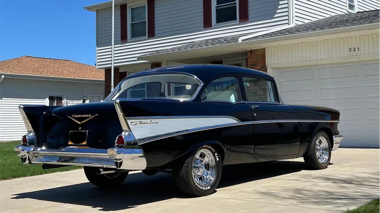 Небо в шорах: история о 1957 Chevrolet 210