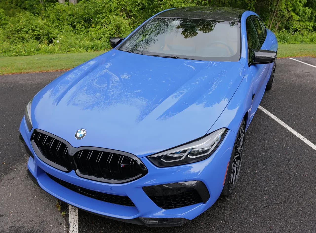 Обзор BMW M8 Competition 2025: суперкар для тех, кто не боится пробок