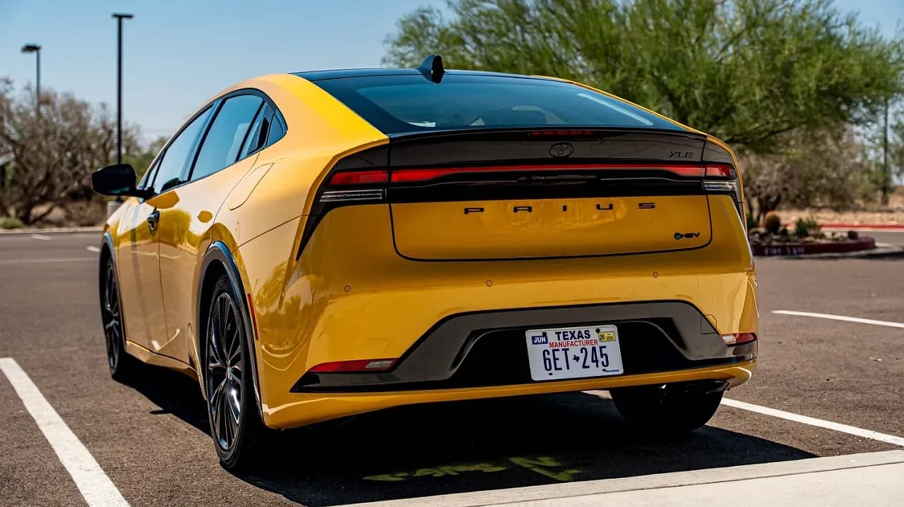 Рецензия на Toyota Prius Nightshade Edition 2025 года