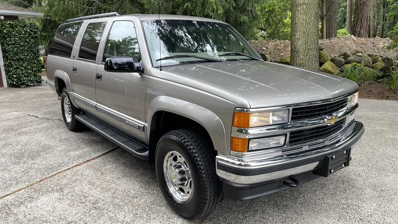 Ностальгия на колесах: Chevrolet Suburban 1999 года с пробегом для лентяев!