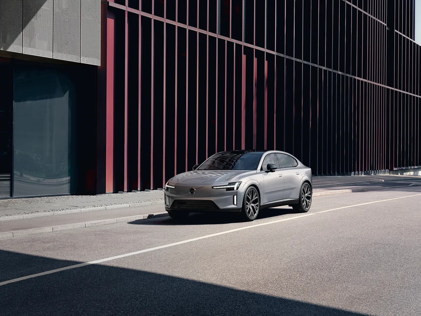 Volvo представляет электрический седан ES90 - новый король дорожных технологий!