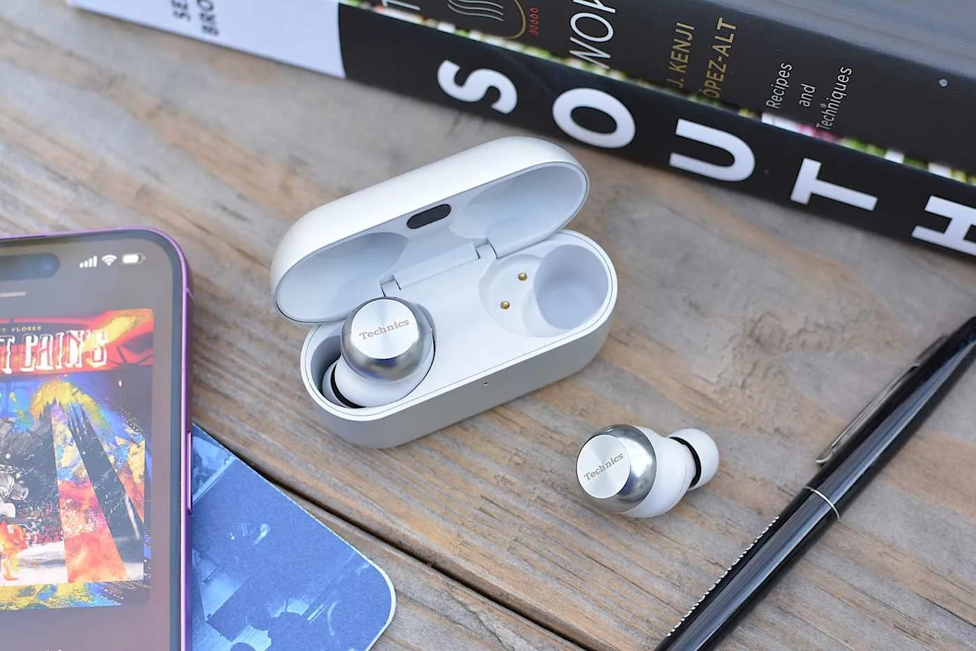 AZ100 от Technics: Звук, который может разорвать уши!