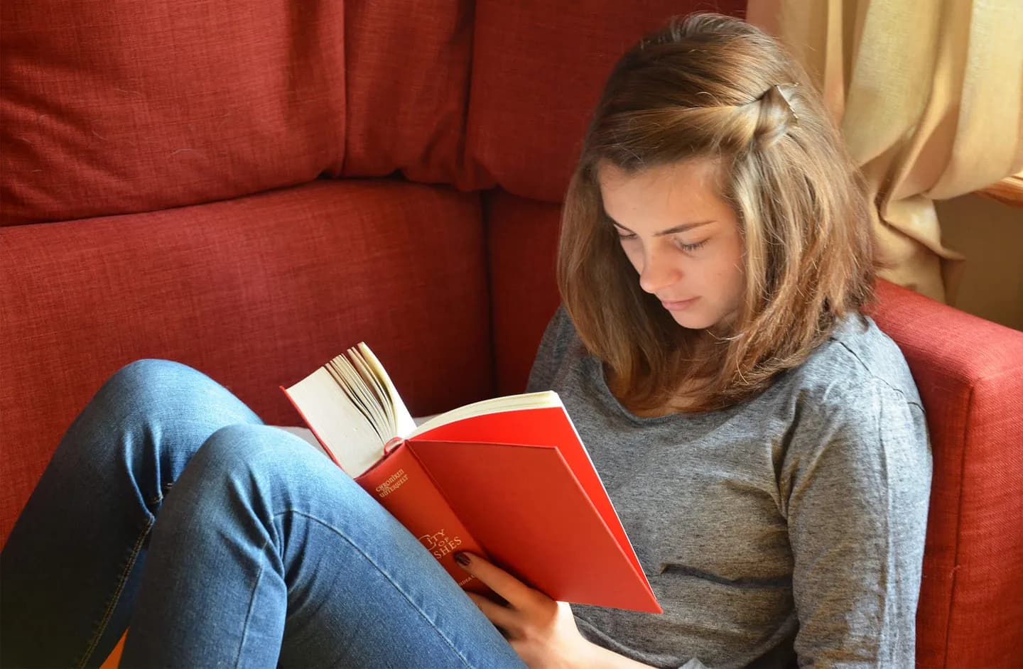 Чтение против одиночества: как книги спасают наш мозг и душу