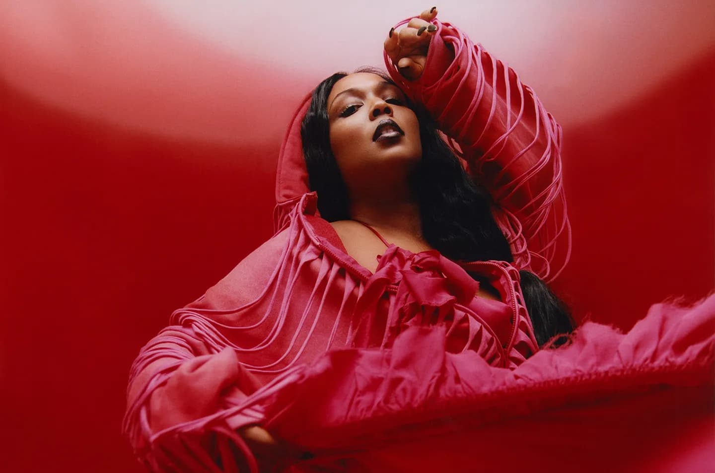 Lizzo выпускает микстейп «У меня болит лицо от улыбок»