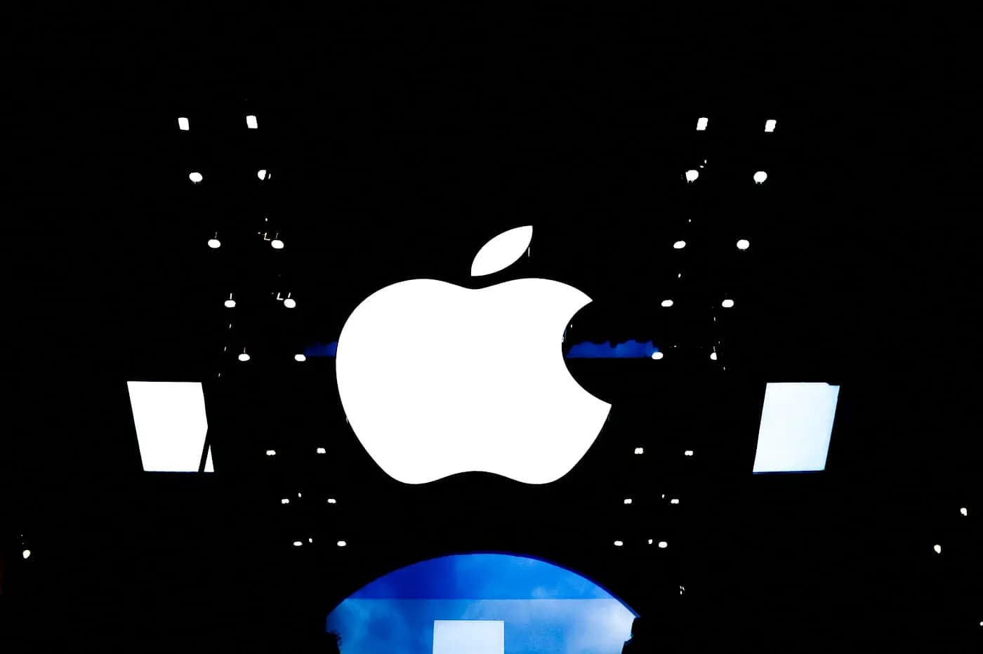 Apple снова в суде: иск от Минюста на подходе!