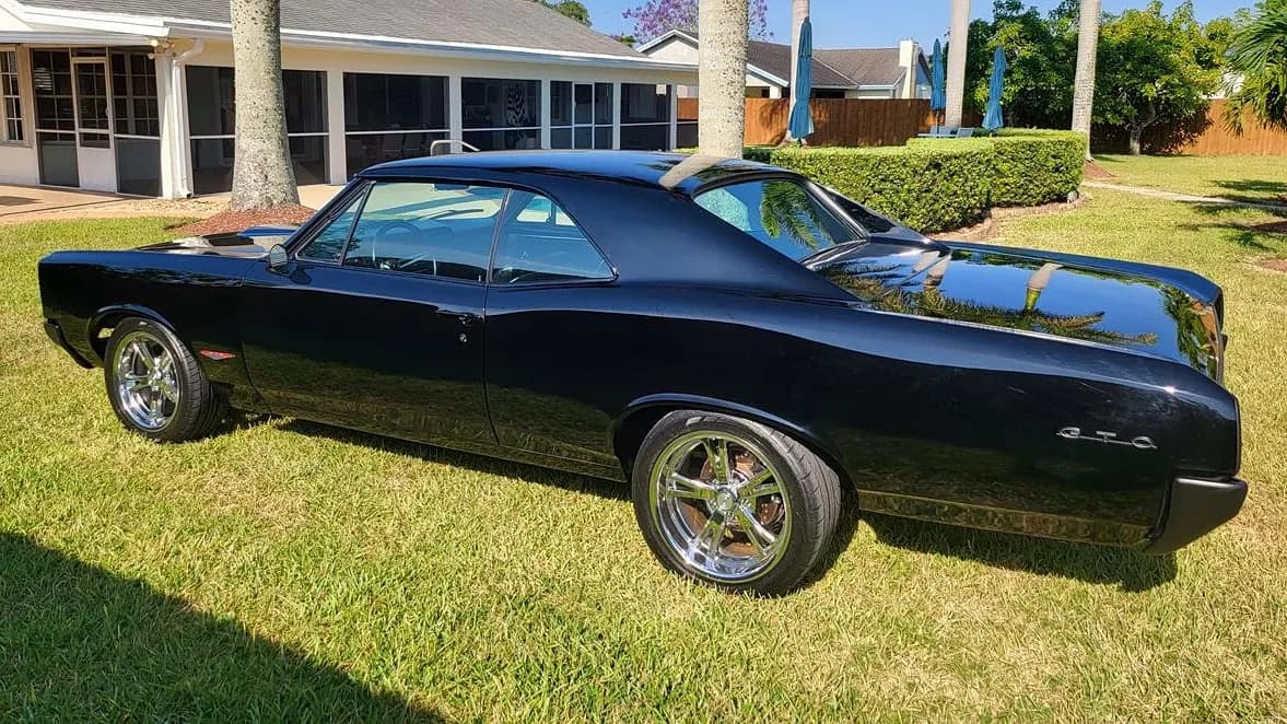 Жаркие колеса: 1966 Pontiac GTO Restomod— настоящая находка!