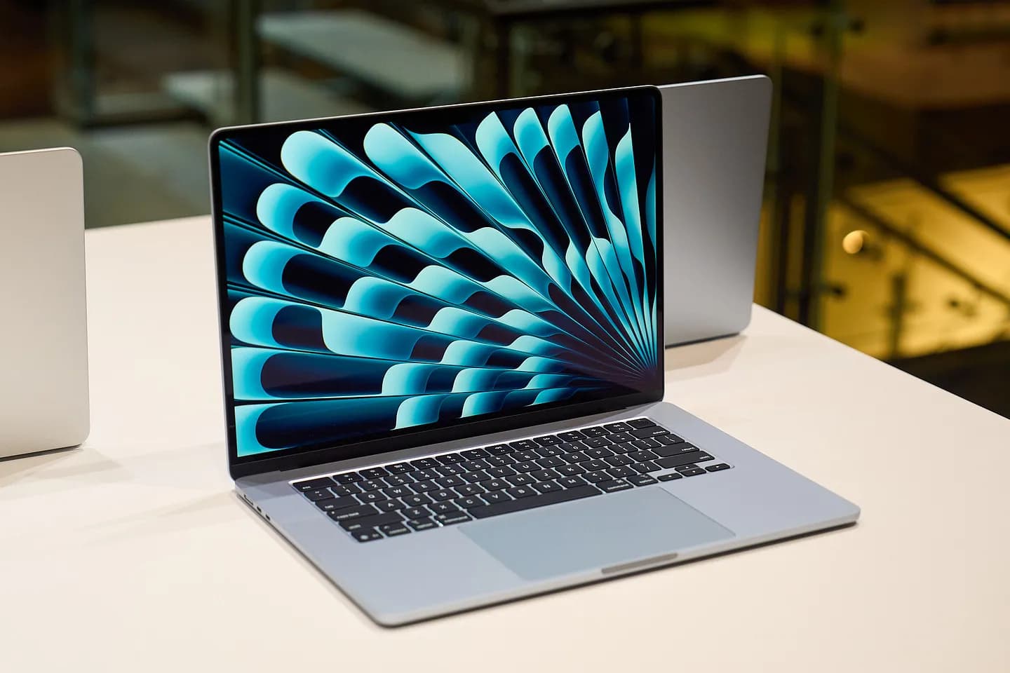Увидели, как MacBook Air стал небесно-голубым – новое, старое и странное