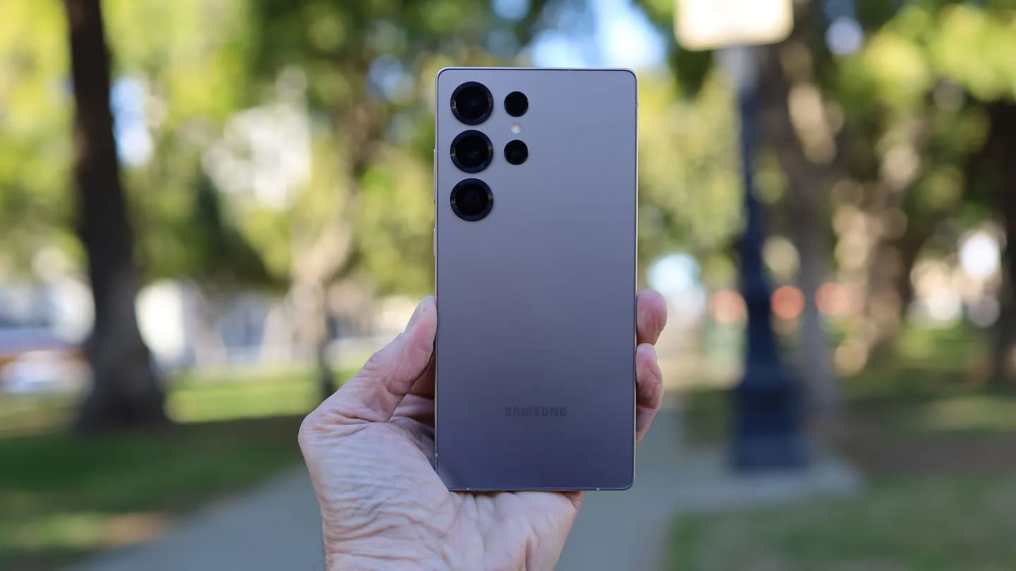 Samsung Galaxy S26 Ultra: война толщины с iPhone 17 Pro Max