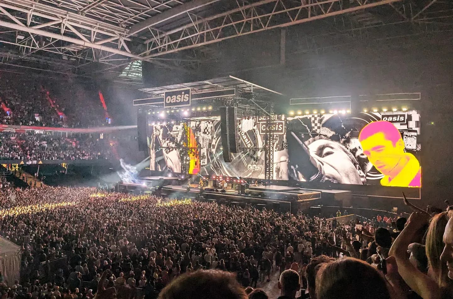 Оазис вернулся: Cardiff Live '25