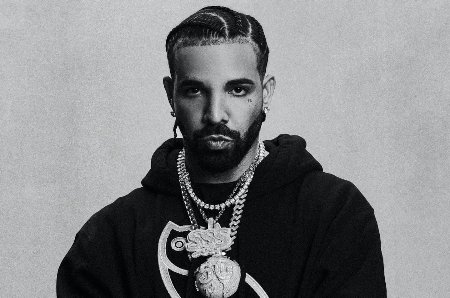 Drake, Ravyn Lenae и KPop Demon Hunters: кто ворвется в топ-10 Billboard?