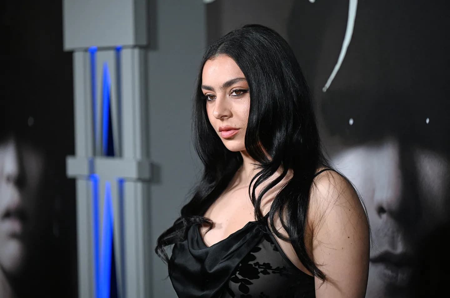 Charli XCX, возможно, сыграет в фильме Греты Гервиг «Нарния»
