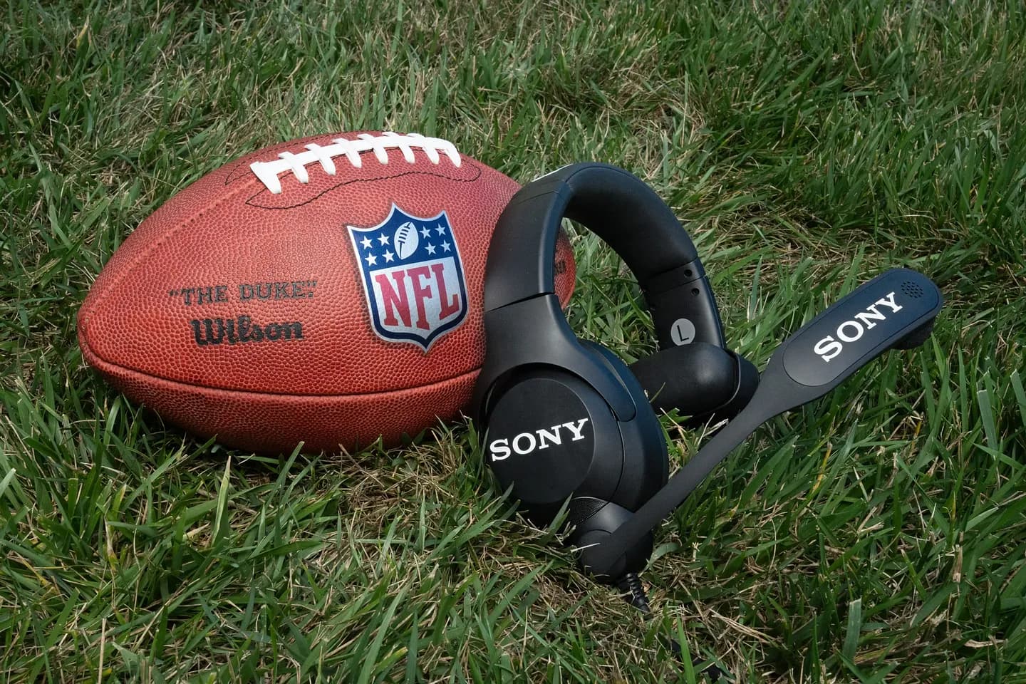 Sony сделала новые наушники для тренеров NFL