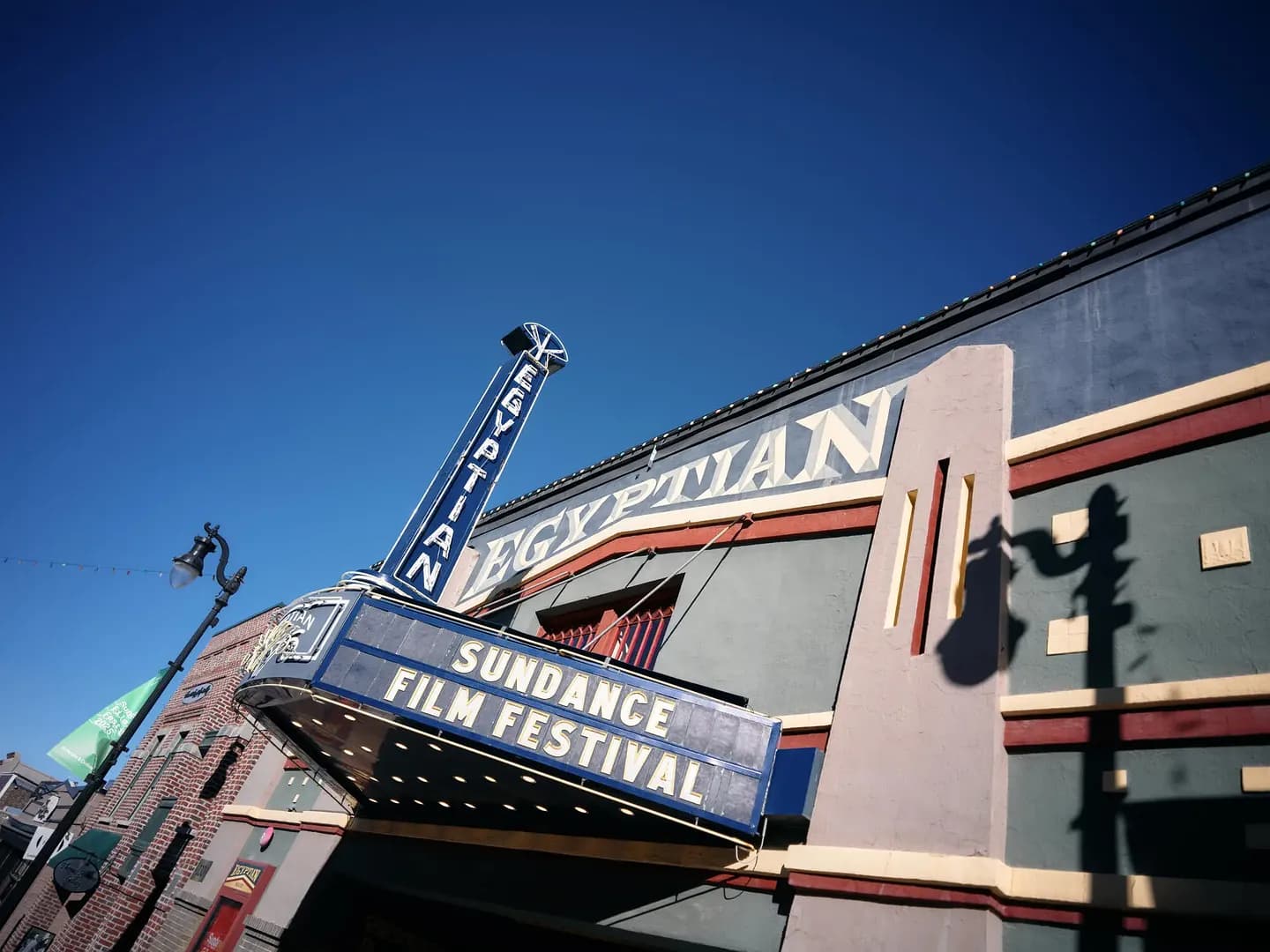 Санктуарий Sundance: Египетский театр уходит, бар возвращается, кино умирает стоя