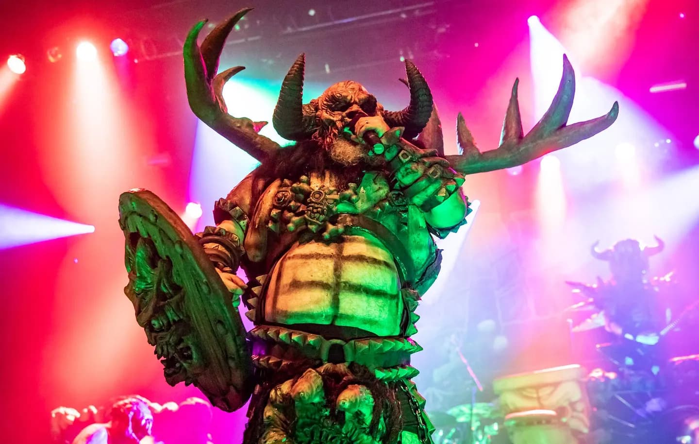 GWAR против сокращения финансирования общественных СМИ в США