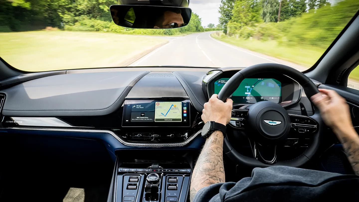 Автогиганты не хотят CarPlay Ultra, но Apple добавляет туда круиз-контроль