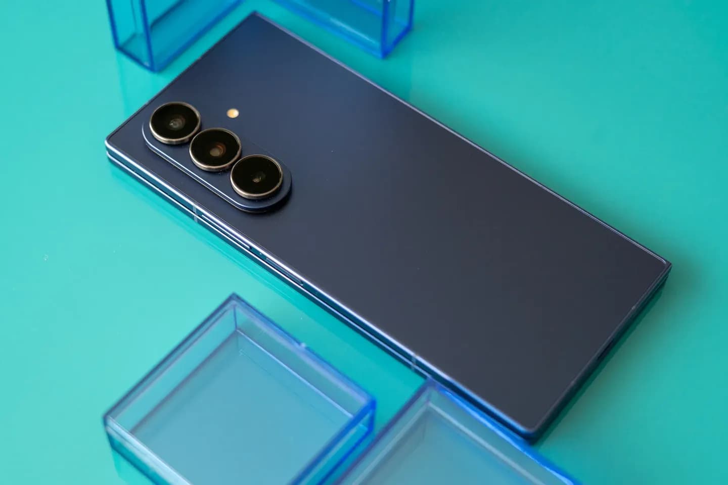 Обзор Samsung Galaxy Z Fold 7: шикарный, гибкий, дорогой