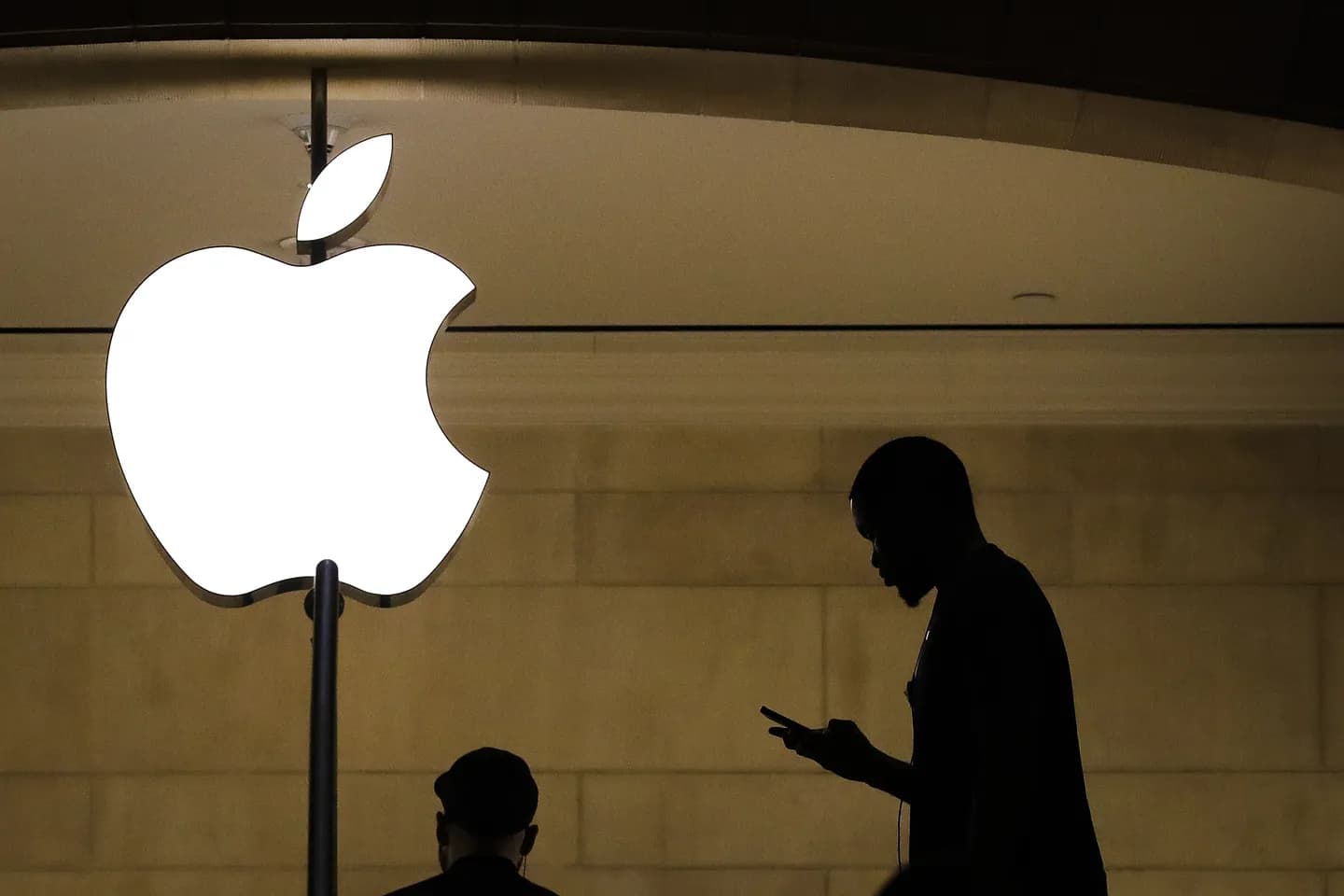 Великобритания готова пойти на попятную по требованию к Apple о бэкдоре шифрования