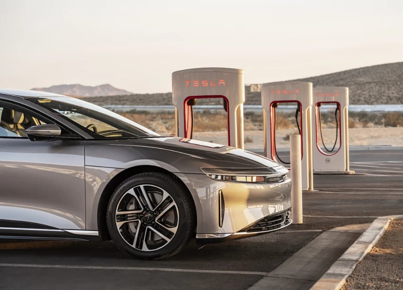 Владельцы Lucid допущены к зарядкам Tesla