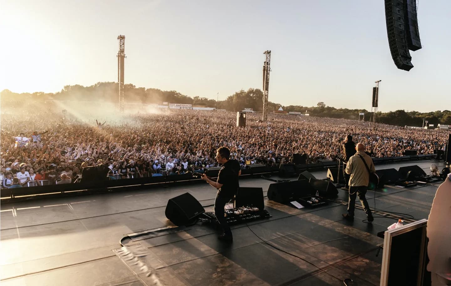 Oasis благодарят фанатов на холме Галлахеров