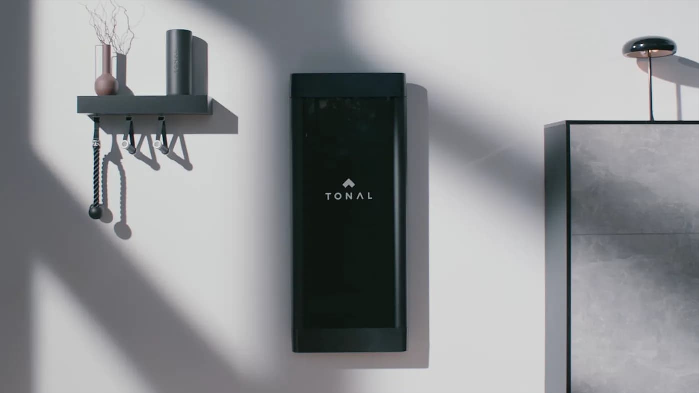 AI-программа Tonal делает тренировки умнее и дороже