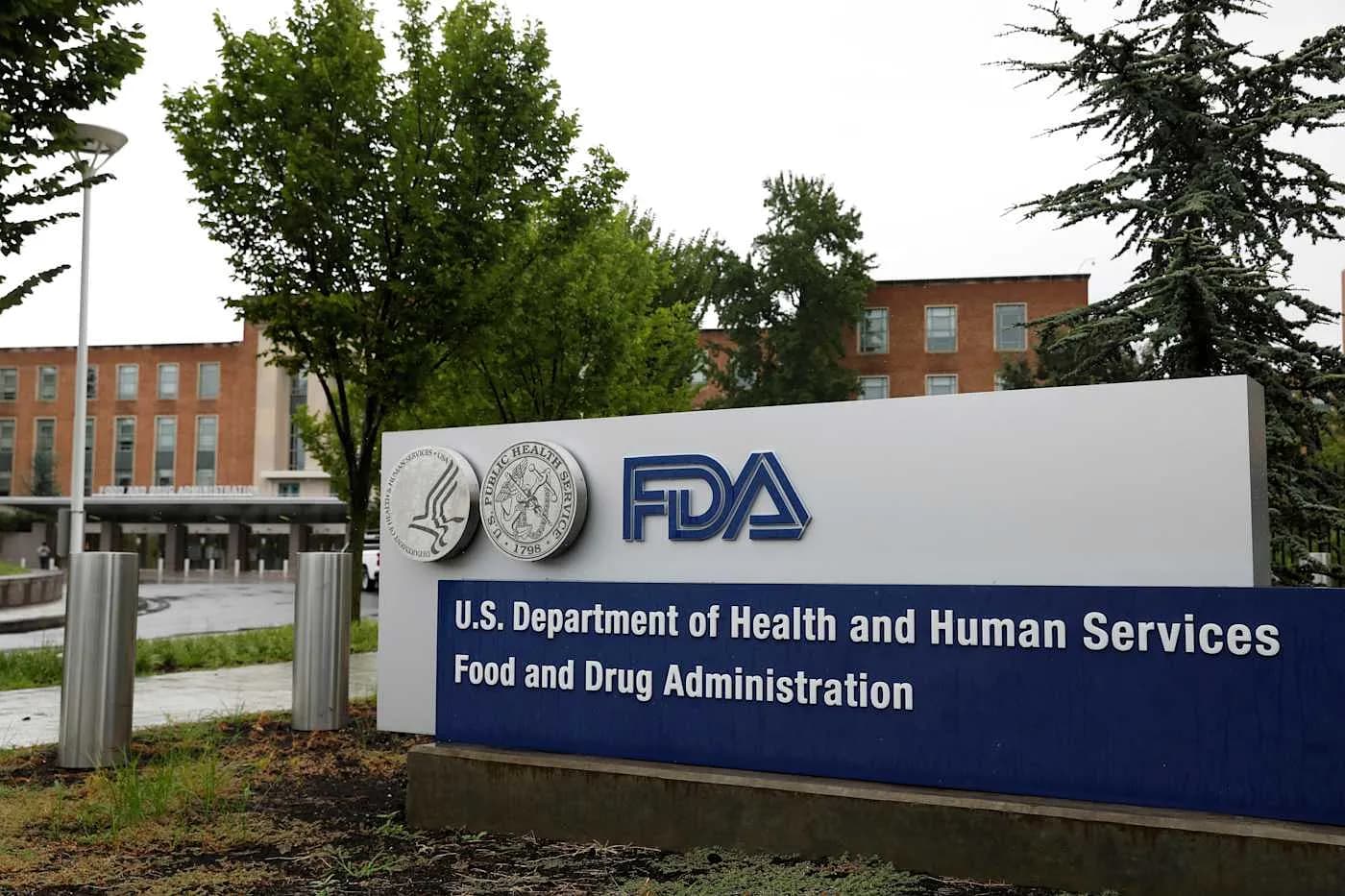 Искусственный интеллект FDA "Эльза" выдумывает исследования: скандал вокруг ИИ в медицине