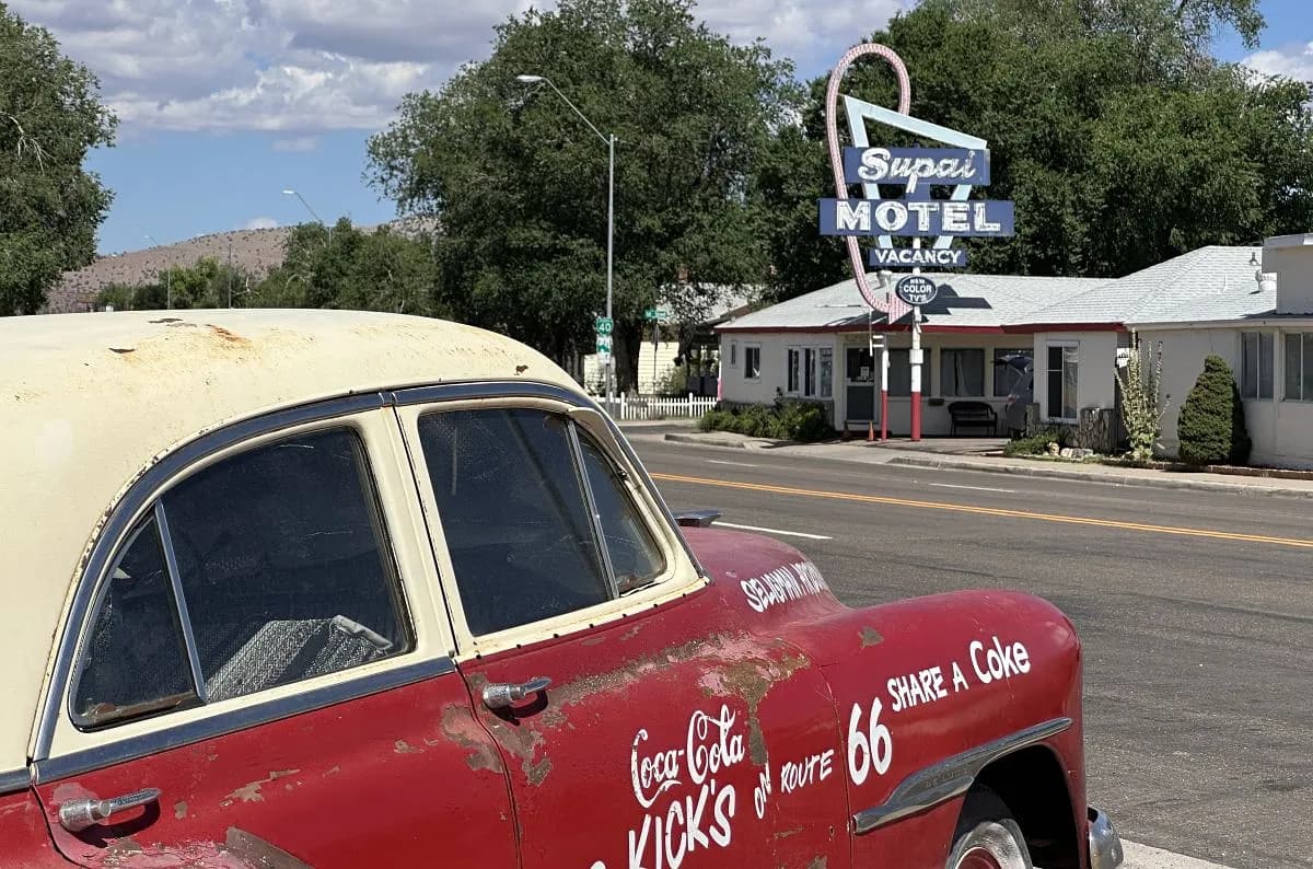 Классические машины города Селигман: путешествие по Route 66