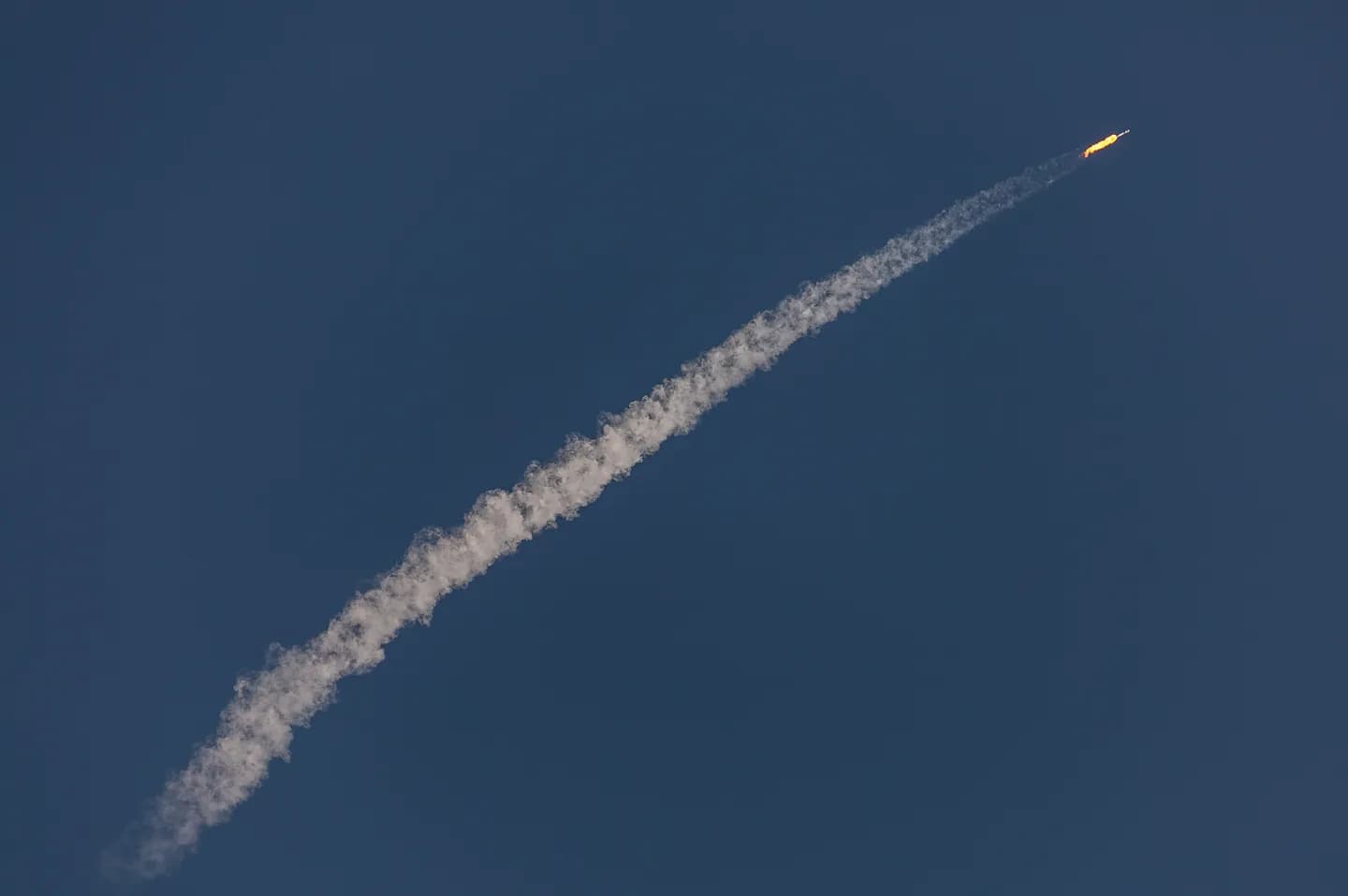 Когда космос становится мал: как парниковые газы готовы устроить столкновение в небе