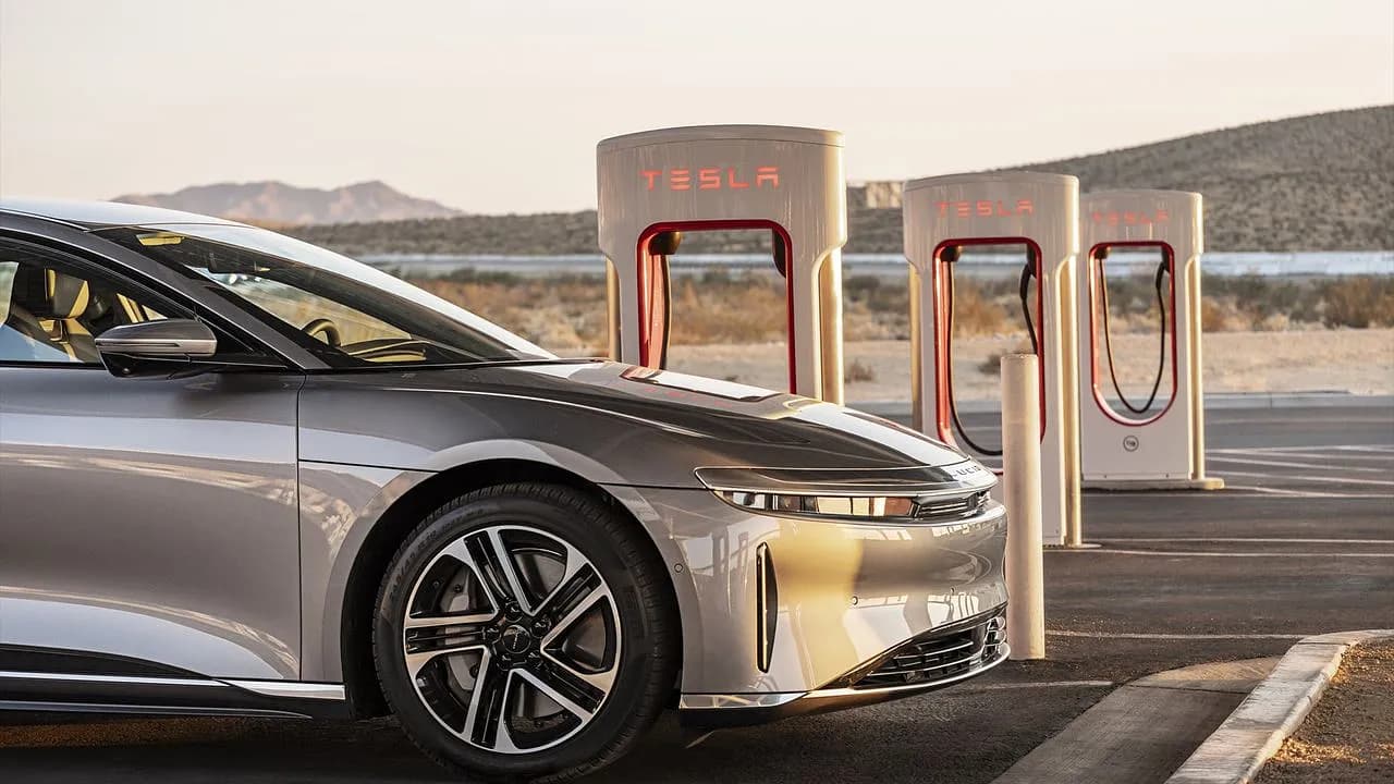 Lucid Air открывает доступ к сети зарядок Tesla: но всё не так быстро