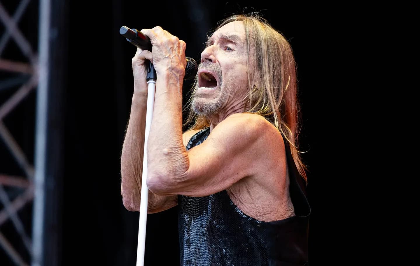 Iggy Pop впервые исполнил "Punkrocker" из нового "Супермена"