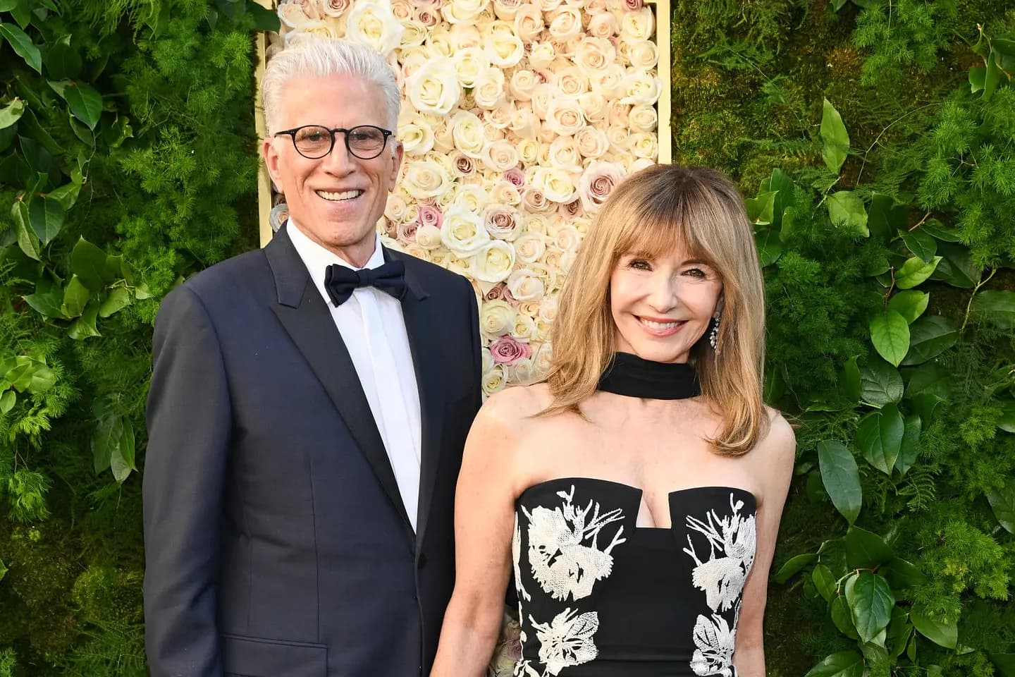 Ted Danson и Мэри Стинберген удостоены гуманитарной премии Боба Хоупа на Эмми-2025