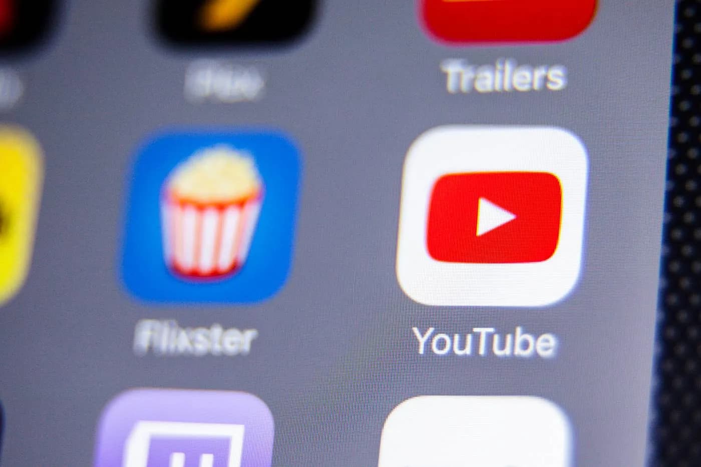 YouTube ослабляет запрет на мат в видео