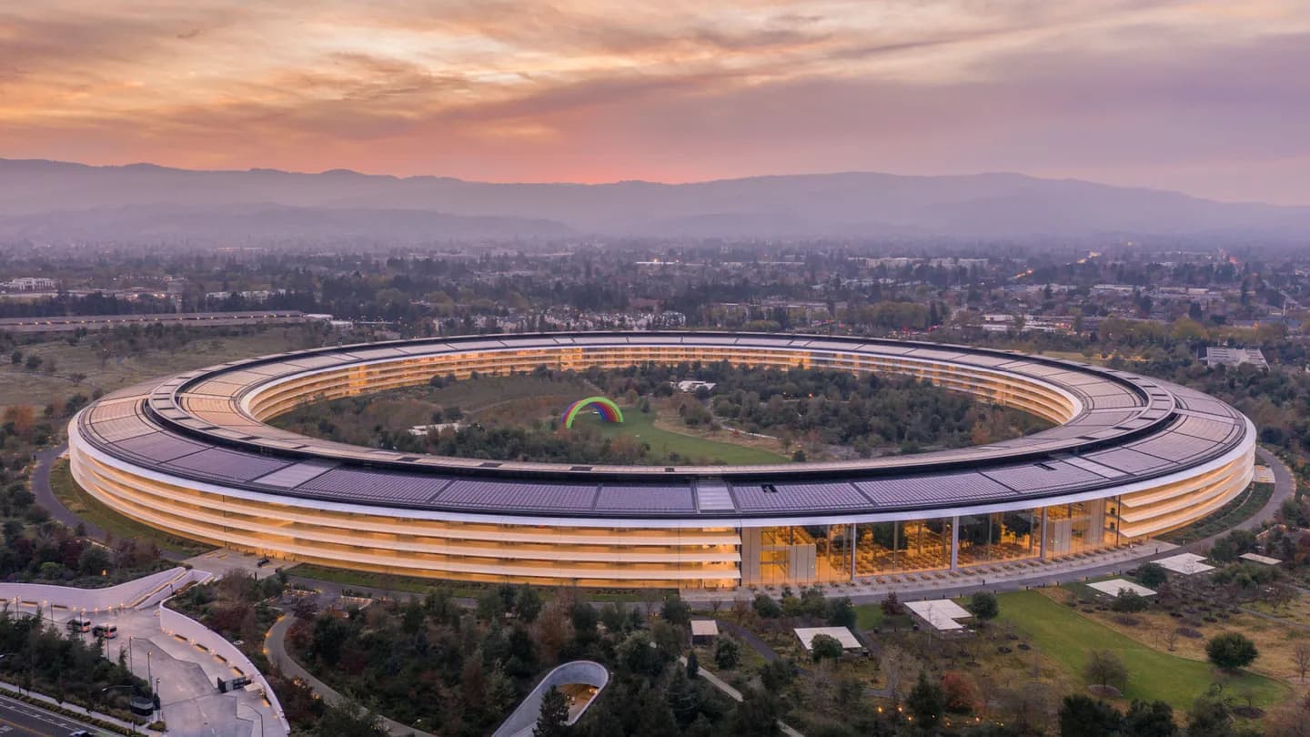Tim Cook пред кризисом: отчёт Apple на грани срыва