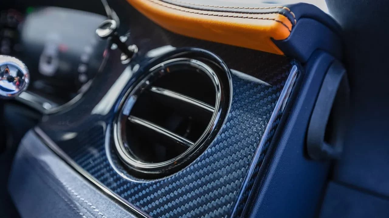 Bentley раскрашивает жизнь: новые материалы и цвета от Mulliner