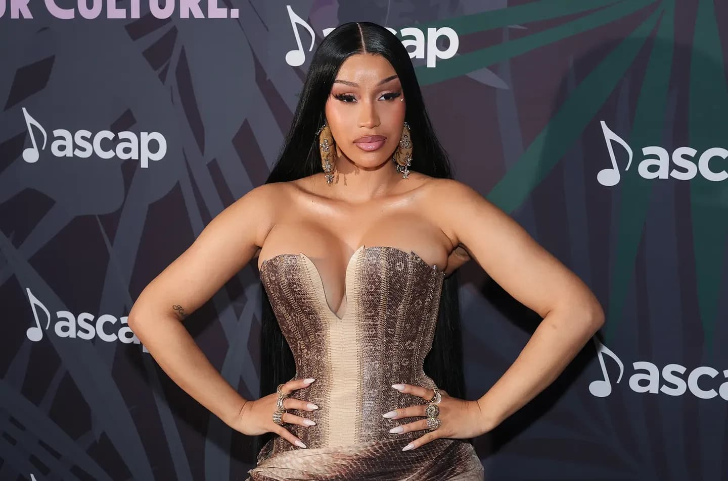 Cardi B на SummerSlam WWE 2025: музыкальные звезды штурмуют рестлинг