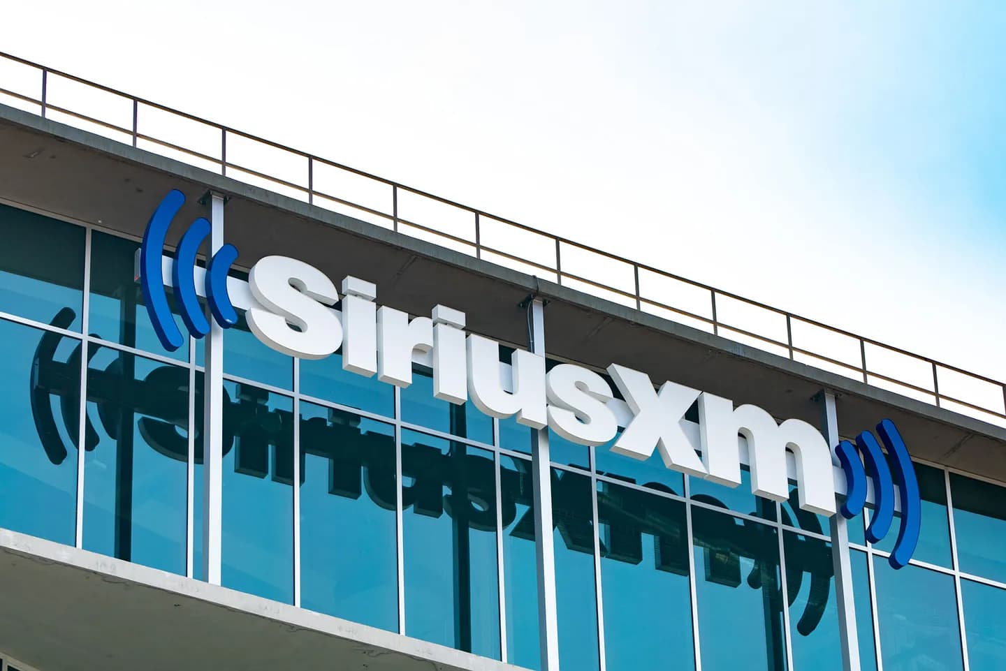 SiriusXM продолжает резать свой штат, как блогер — мемы