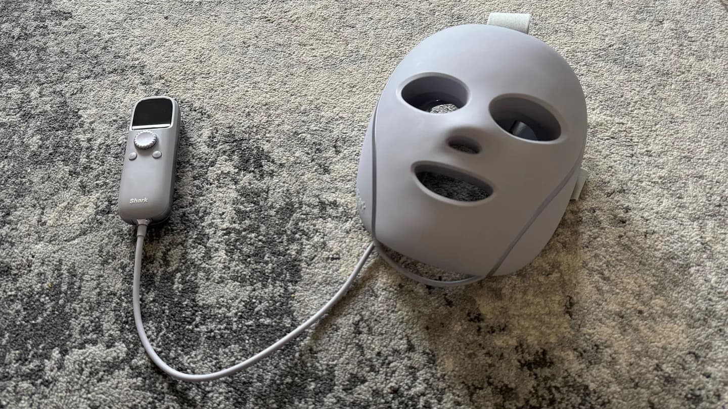 Обзор маски Shark Cryoglow: LED и криотерапия против отёков и акне