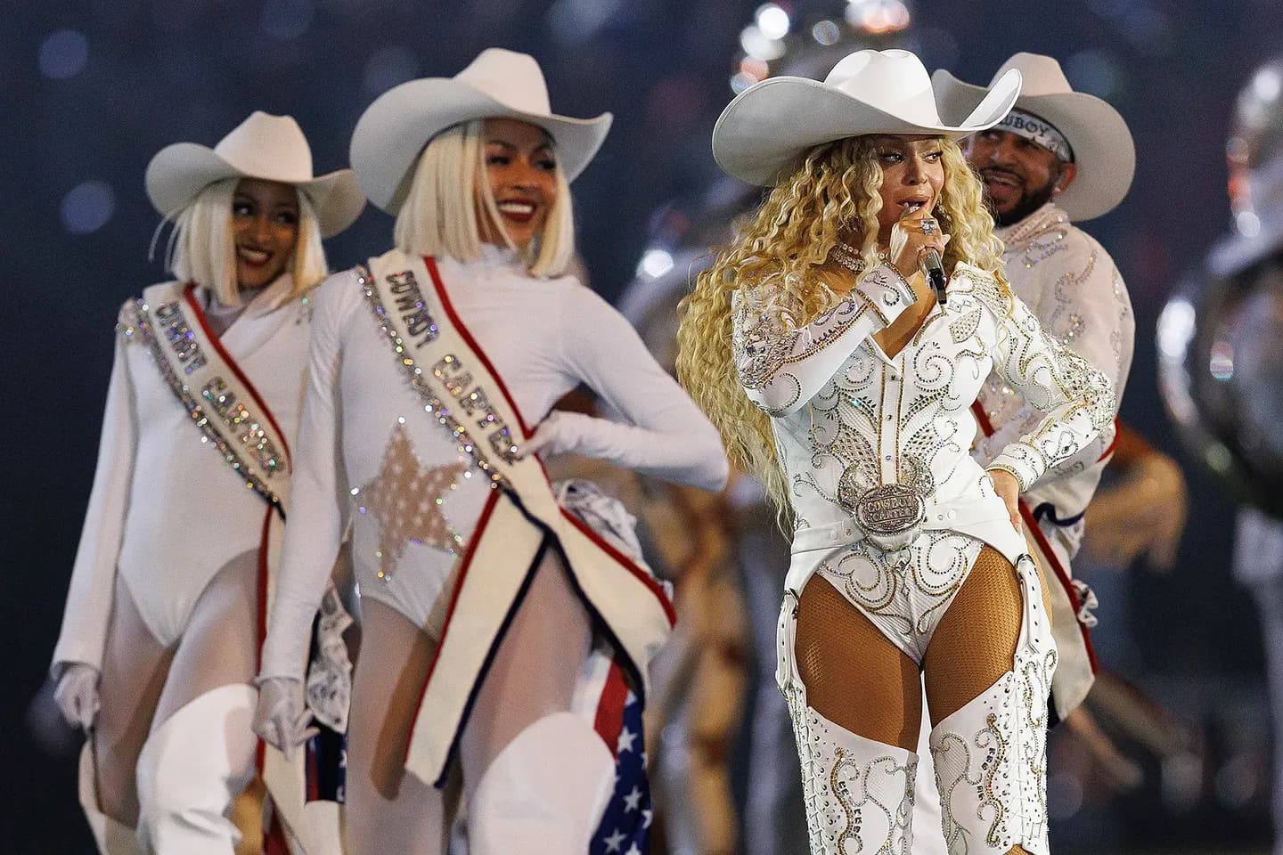 Как Beyoncé Bowl борется с SNL50 на «Эмми»: у кого больше шансов?