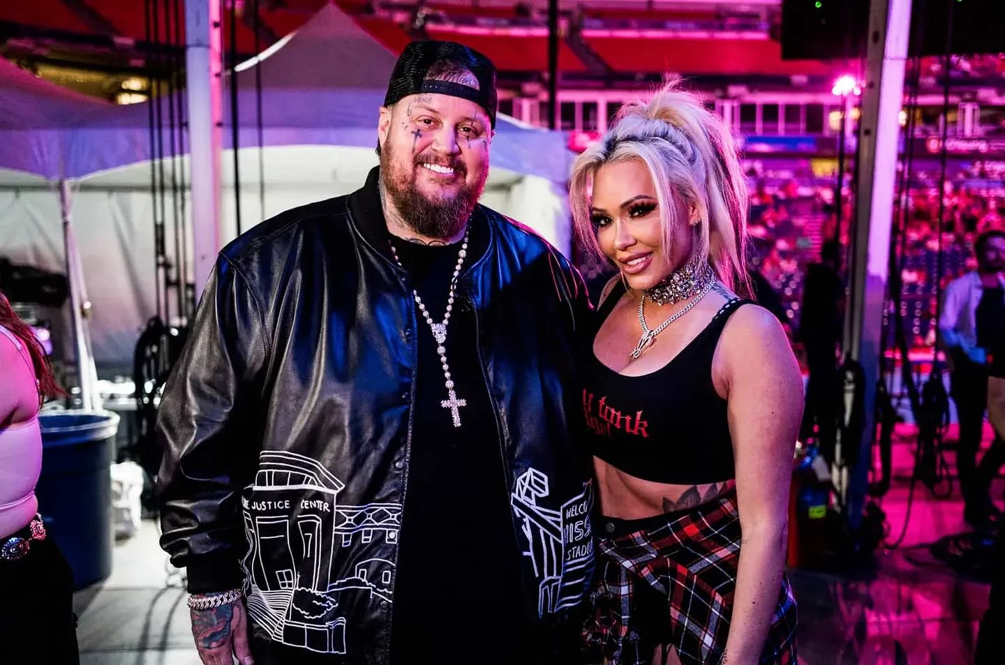 Почему Bunnie XO исчезла из публичного поля с Jelly Roll во время ЭКО
