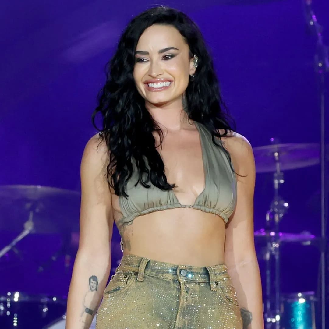 Воссоединение Demi Lovato и Joe Jonas: блестящие джинсы, ностальгия и миллионы лайков