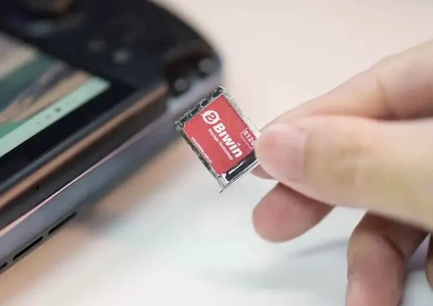 Китай запускает SSD размером с SIM-карту
