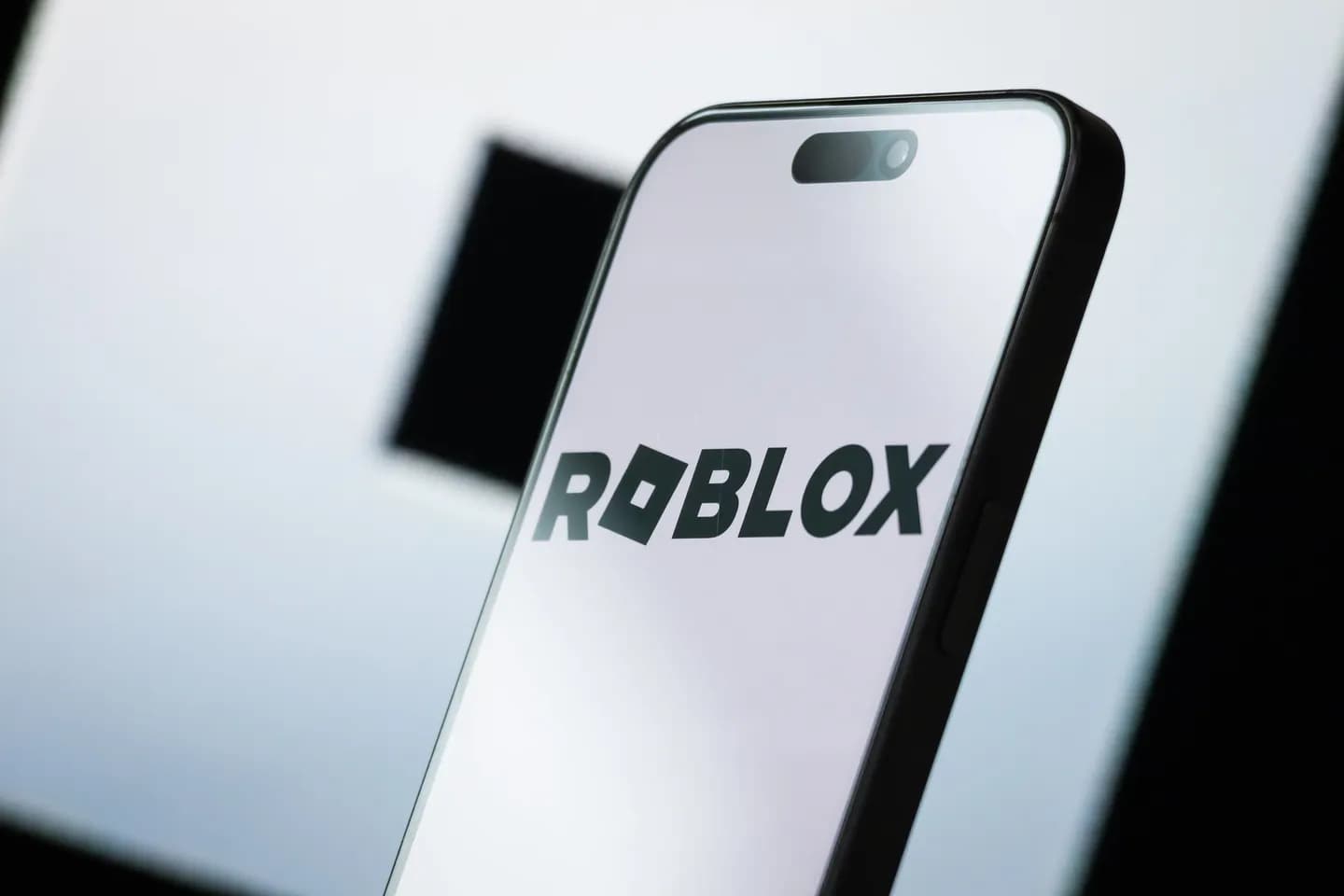 Roblox снова под огнем: обвинения в попустительстве эксплуатации детей