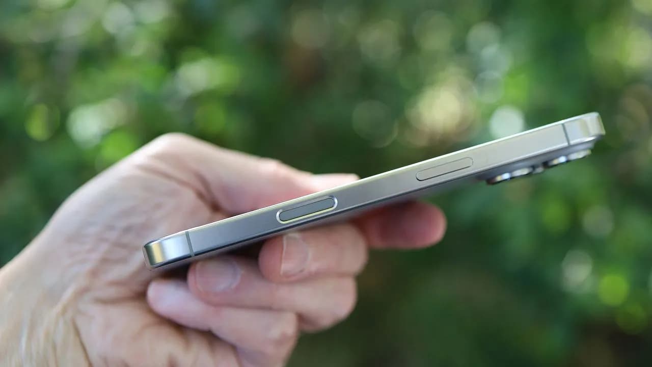 Смартфоны в стиле «пищевой плёнки»: Apple и Samsung меряются толщиной