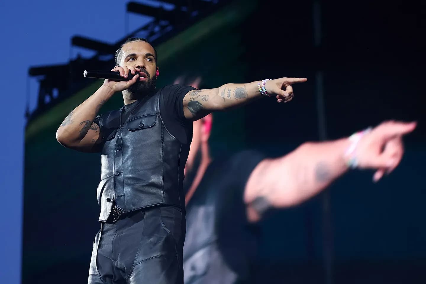 Drake снова побил рекорд на радиочарте