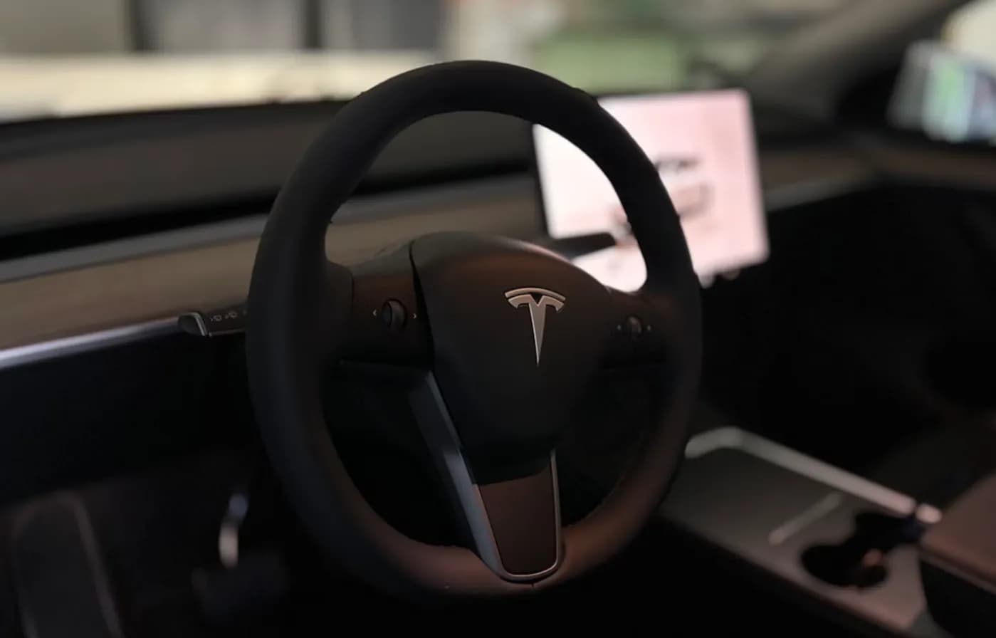На Tesla подали в суд за сокрытие аварий с автопилотом