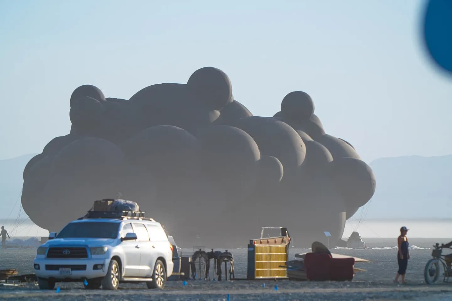 Песчаная буря уничтожила украинское арт-объект на Burning Man